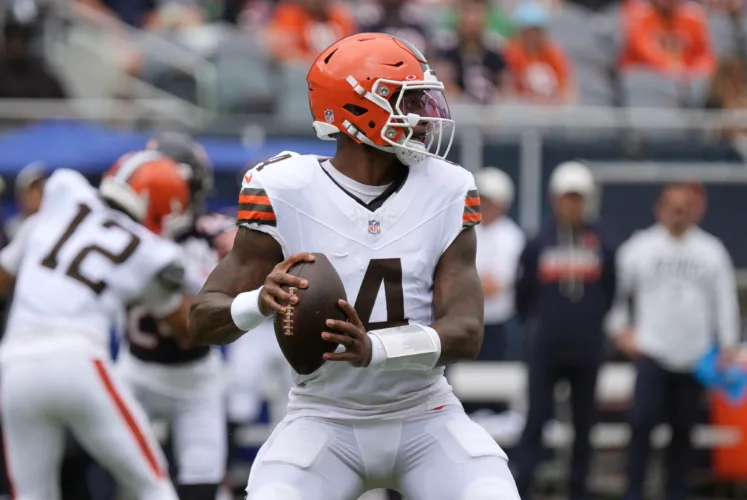 Watson leads Browns on 2 scoring drives in loss